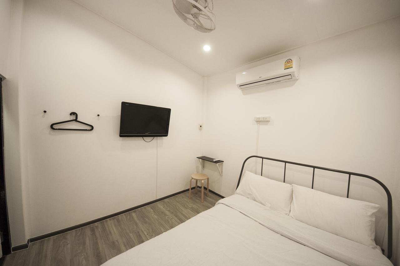 The Hidden House Hostel Bangkok Exterior photo
