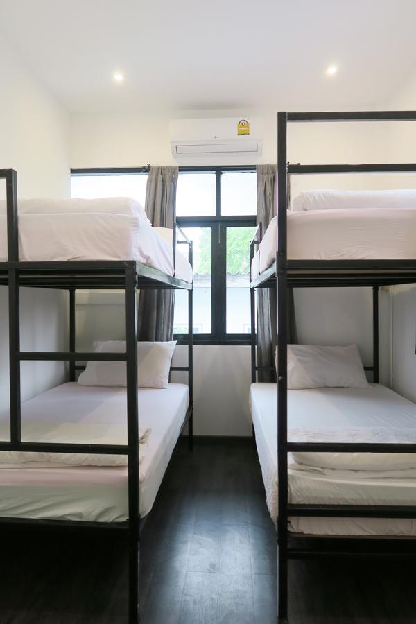 The Hidden House Hostel Bangkok Exterior photo