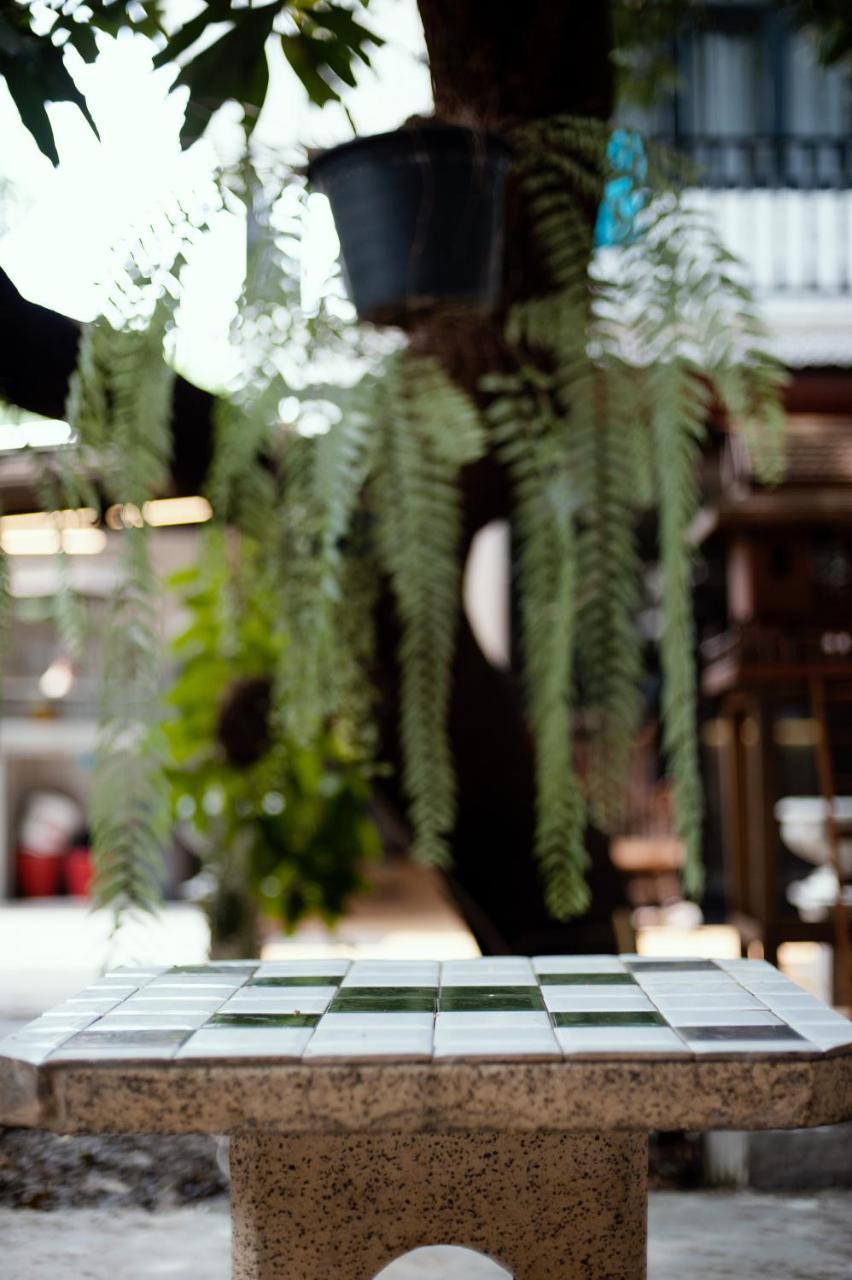 The Hidden House Hostel Bangkok Exterior photo